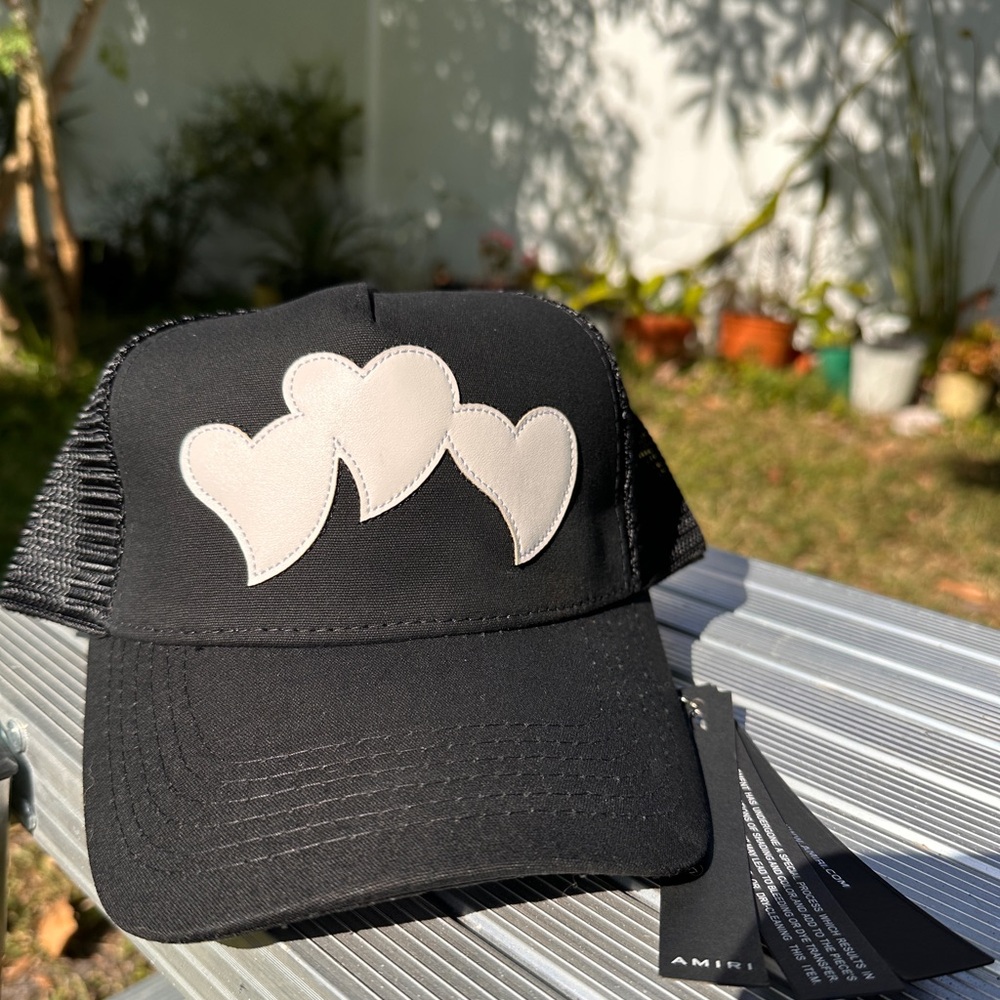 AMIRI MESH TRUCKER HAT 3 HEARTS NWT